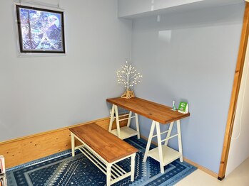 マッサージ カエデ(KAEDE)/カウンセリングはこちらの待合で