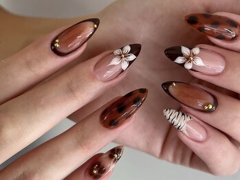 フローラの写真/【初回オフ無料/持ち込みOK】トレンドを取り入れたデザインも種類豊富♪季節合わせのネイルも可愛い☆