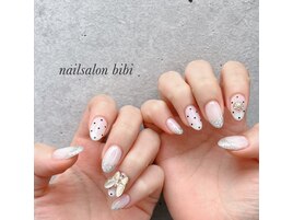 春らしいドットネイル