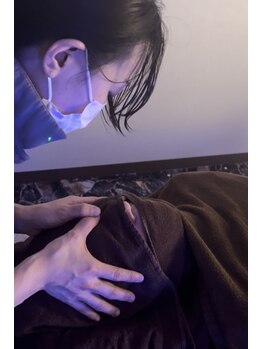 ふんわりコスモマッサージ/眉間