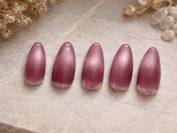 irie nail salonの写真/上品なのに目を惹くデザイン◎豊富なパーツとカラーで貴方だけのネイルを!持ち込みデザインも大歓迎☆