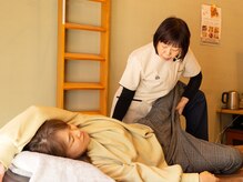 くつろぎサロン結の雰囲気（不調の要因を探りながらカラダの深部の癒着を取り除きます。）