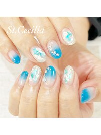ブルーでまとめた夏ネイル