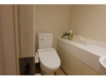 プライマル(PRIMAL)/化粧室