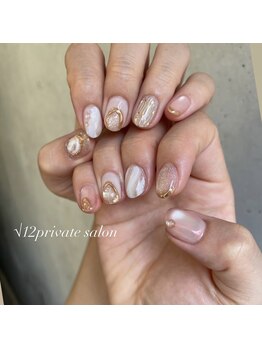 ルート12/夏のぷっくりゴールドネイル♪