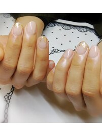 ヌーディーカラーの中にキラキラ