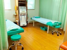しょうわまち整骨院/整体院の雰囲気（施術を行う際は、カーテンで仕切って、半個室状態で行います♪）