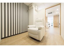 トリコ 仙川(TRICO)の雰囲気（ふかふかのソファーベッドでくつろぎながら、理想のお目元へ♪）