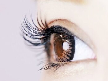 アイニー アイラッシュ アンド ネイル(eyenii)の写真/【話題のLカール導入】マツエク160本6480円★つけ放題コースやボリュームラッシュ有で目元のボリュームUP！