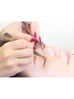 ネイル・アイメニューの同時施術が可能