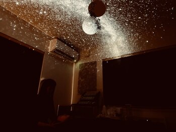 アンドアドレ(&adorer)の写真/気付けば夢の中へ…。ガチガチの頭と肩を丁寧に解きほぐす、極上の癒しヘッドスパで心身をリセット！
