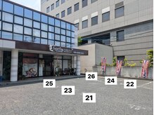 チョーファ(Chorfa)の雰囲気（大きな看板有り！お店の前に駐車場が6台あります♪【21~26番】）