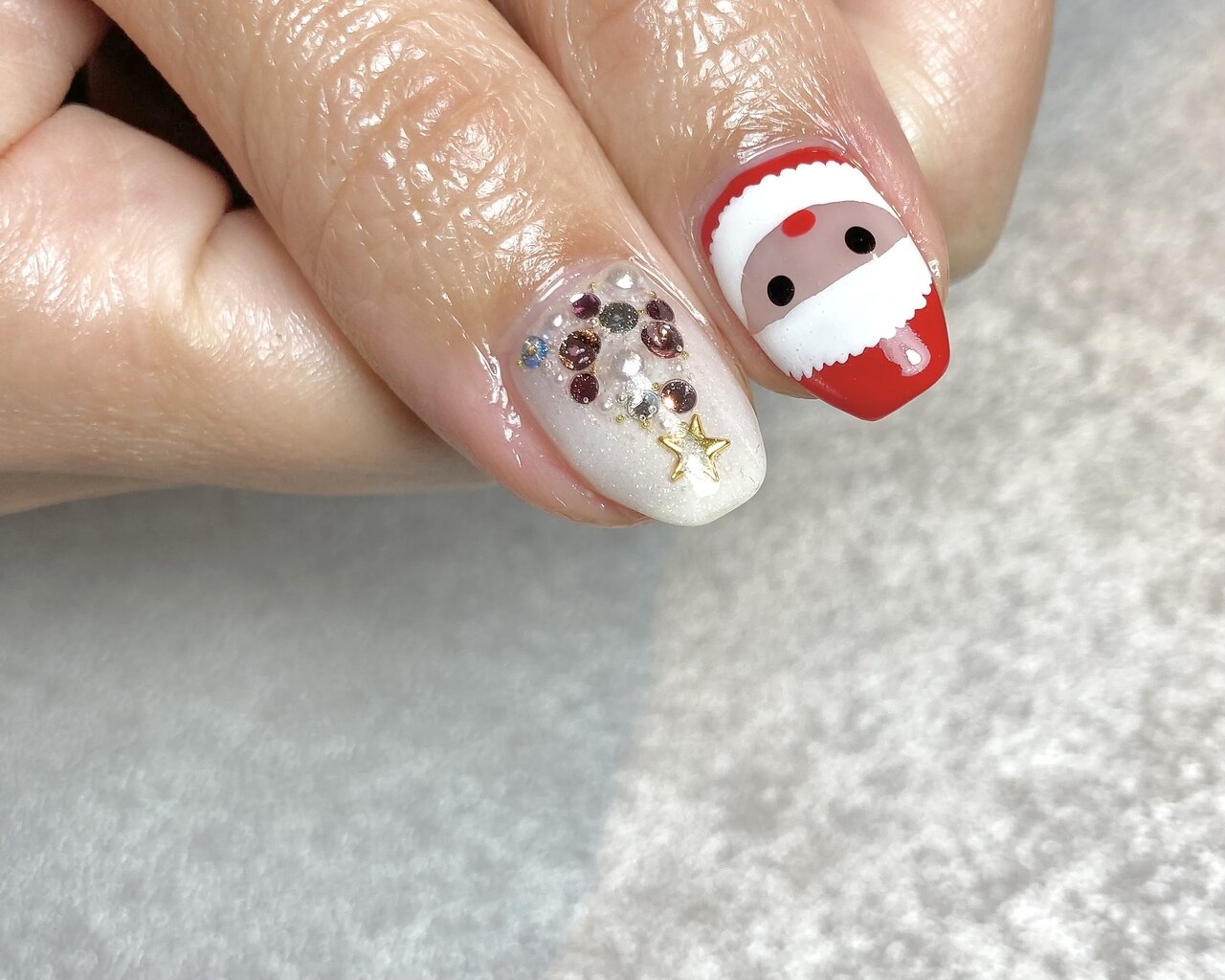 2025年-2026年冬トレンド】サンタのネイルデザイン集｜人気順｜3ページ