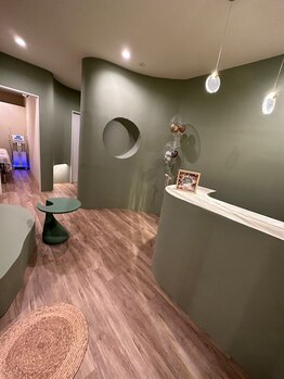 クレバ ミュー(KUREBA mieux)の写真/フェイスラインをキュッと引き締めて自然な小顔印象へ◎オーダーメイドの施術で理想の小顔に導きます♪