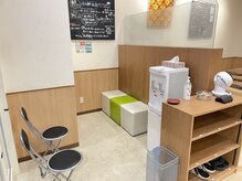 ボディラックス鍼灸整体院/待合スペース