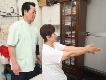 整体 肩腰堂/■初検査⇒可動域拡大、歪み調整