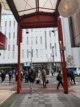 【ハーブピーリング/毛穴洗浄/小顔リフト】total beauty salon mayahime 大宮店/出口まで進み横断歩道を渡る