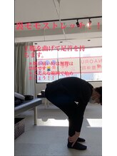ナオル整体 三宮院(NAORU整体)/裏もものストレッチ（立位）