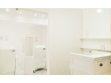 ホワイトアイ 錦糸町(WHITE EYE)の雰囲気（白を基調とした店内で清潔にリラックスして頂けます♪）