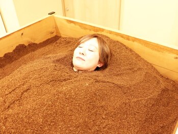 ひのき酵素浴 ナナイロの写真/《滝汗爆汗の究極デトックス》こだわりの檜酵素風呂で血行促進、代謝UP◆冷え性改善、免疫力の向上にも◎