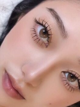 サンキュウ 池袋店の写真/《まつ毛が弱い、モチが悪い、下がりまつ毛の方》高技術でまつ毛のお悩み解決★プロが徹底して寄り添います