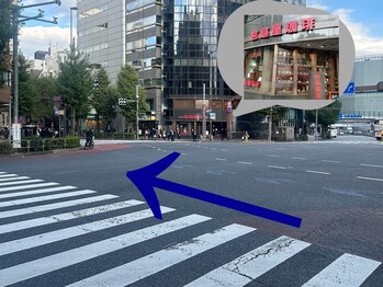 サロンマティス(SALON MATHIS)/宮越珈琲さんを左折、中央通りへ