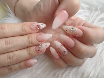 サロンドゥリベラ(Salon.de.Libera)の写真/フィンイン対応◎美爪ネイル。定額で安心☆カラー変更無料で自分好みにアレンジ可能！！