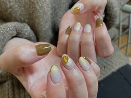 オリーブパールニュアンスネイル