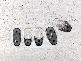 ブラックシースルードットネイル