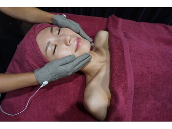 ル リアン ビジュー(Le lien Bijou)/マイクロカレント施術シーン