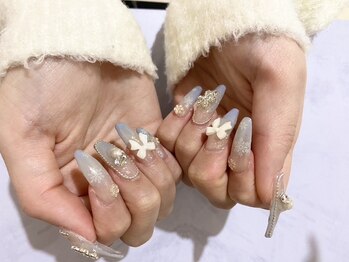 ララネイル(LaLa NAIL)の写真/ワンカラーじゃ物足りない、そんなあなたに♪サンプルデザインやパーツを豊富にご用意★飽きない指先に＊