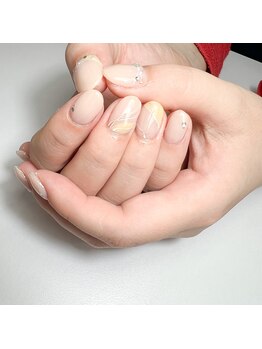 ココリール(Coco Rire)/変形フレンチ風ネイル