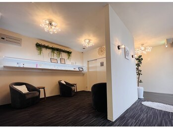 ケーナイン(K-9)/店内入口~待合室