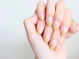 指先のワンポイントカラーが人気