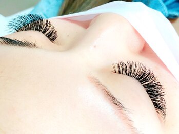 アンムートルーナ(Anmut Luna)/メガマットボリュームラッシュ