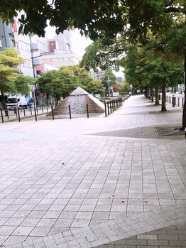 ビ フェイス(Bi-face)/☆ピラミッドの噴水が見えます☆