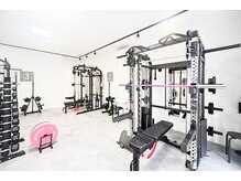 フィットメソッドの雰囲気（パーソナルジムと同様のマシンが使えるスポーツジム☆）