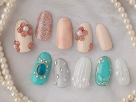 ラメフラワー＆個性派ネイル