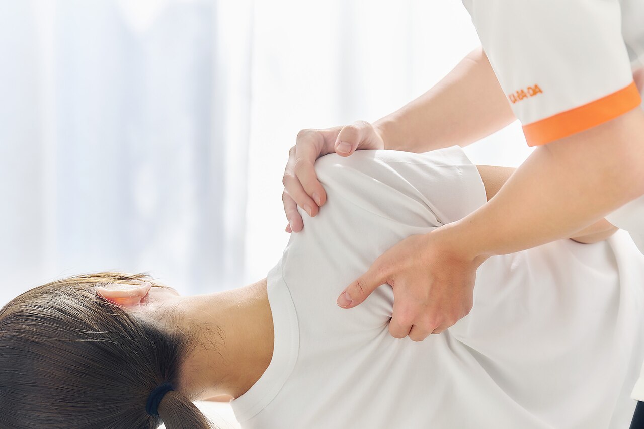 【平祝日】 ガチガチ肩こりに慣れてしまった方へ　《肩甲骨整体60分 8110円》