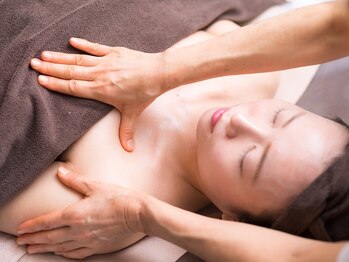 セリジェ 青山(Cerisier)/デコルテもお肌アップには必須☆