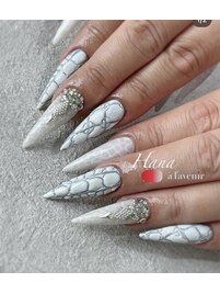 ホワイトクロコ