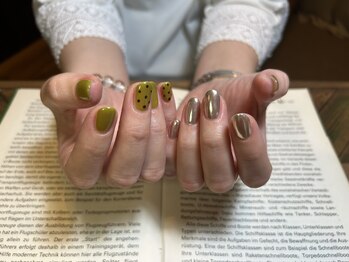 シンリーネイル(sinly nail.)/カーキ×ミラーの大人ポップ