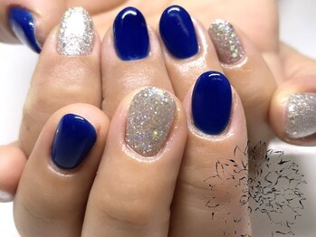 鮮やかブルーネイル