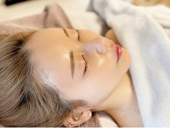サロン ド ノアール(SALON DE NOIR)の写真/次世代の肌質改善ピーリング＊陶肌ピールで内側から発光するような白雪肌へ☆肌を育てて透明感を引き出す◇