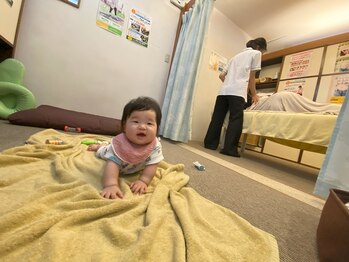 子育てママの整体サロン/施術中のお子様の様子
