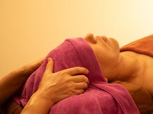 ヘッドマッサージで仕事の疲れの癒しにきてください！