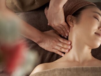 ハプナ(HAPUNA)の写真/＼じっくり深圧／つらい肩/首こりにアプローチ!アロマトリートメントでリンパのつまりをすっきり流します◎