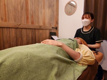 クマの冬眠 南川添店/施術風景