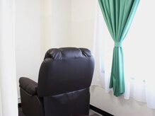 ◆店内はゆったりリラックス空間◆ふかふかのリクライニングチェアも完備で快適にお過ごしいただけます♪