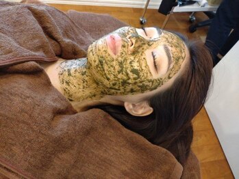 レイジア 刈谷の写真/【男女OK】試す価値あり！ダウンタイムなしで毛穴レス陶器肌♪独自のハーブピーリングあり◎シミケアも好評
